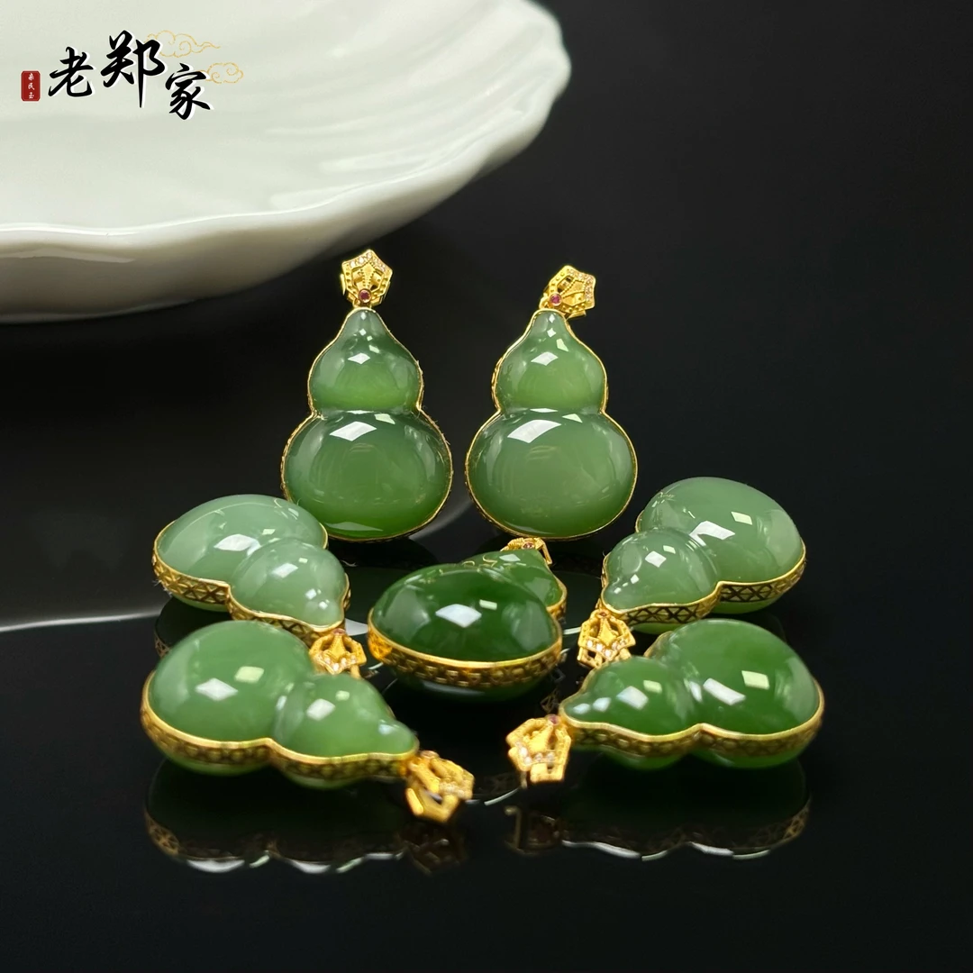 【老郑家】18k金和田玉葫芦吊坠 2965-1 多样性发1件约22*15*10mm