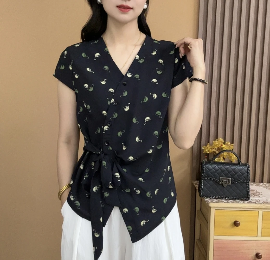 2025夏季新款时尚小天鹅洋气短袖气质百搭V领显瘦开衫扣上衣25722