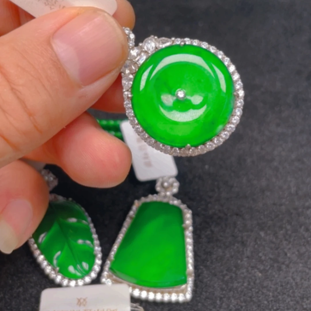 【闪购商品】颈饰银S925镶嵌翡翠吊坠