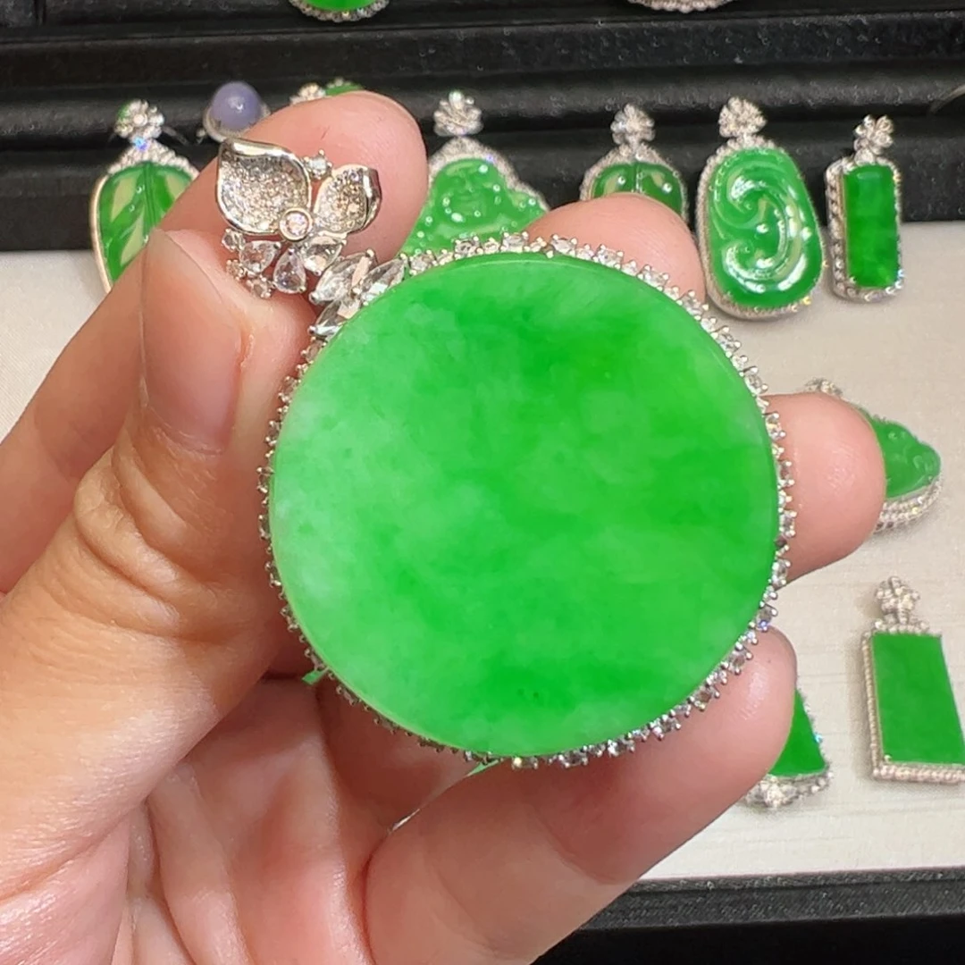 翡翠吊坠(不含链)18K金镶嵌