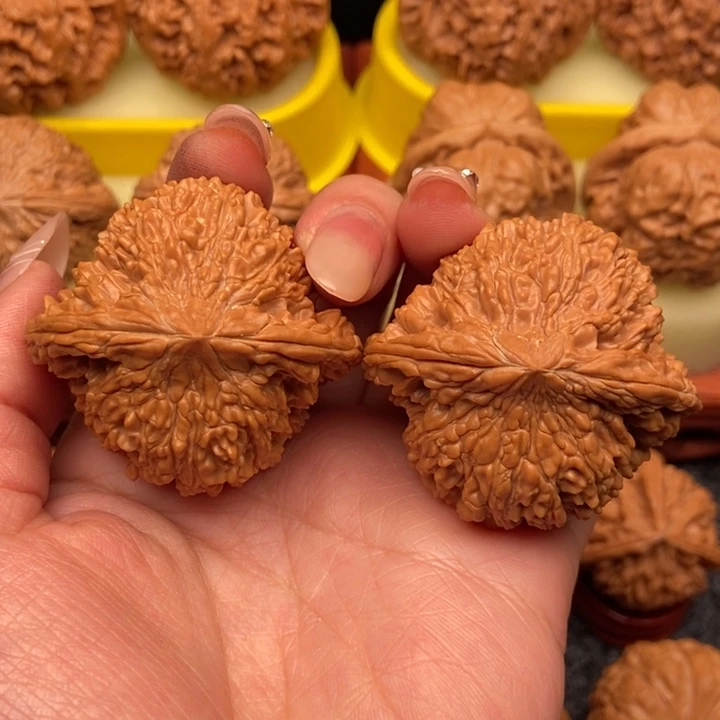 文玩核桃吊坠46➕全品毕业满天星