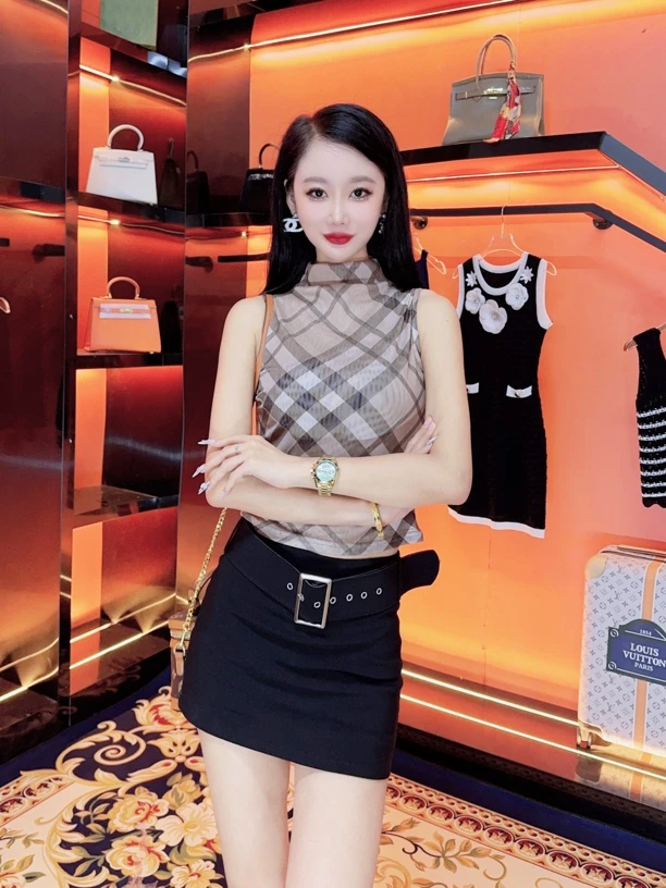 【茹哥】格纹弹力网纱背心性感气质中领收腰显瘦无袖上衣