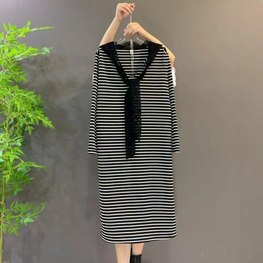 8941早秋新款时尚百搭舒适休闲显瘦披肩帽条纹圆领长袖连衣裙大码