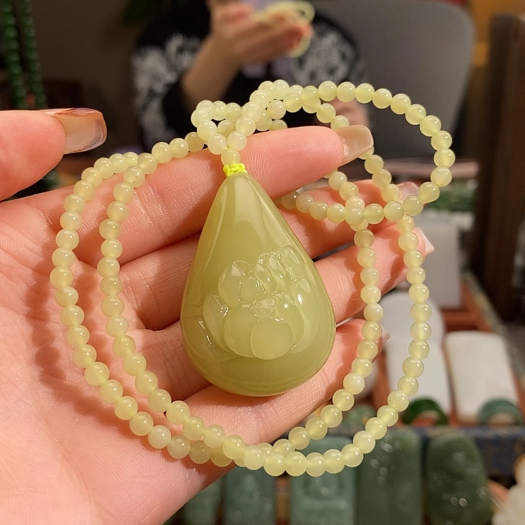 和田玉未镶嵌吊坠(赠链)