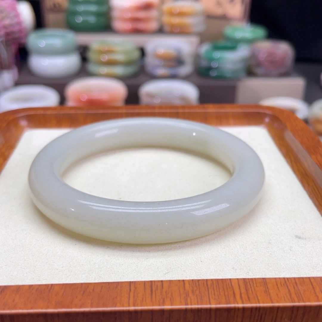 石英质玉未镶嵌手镯