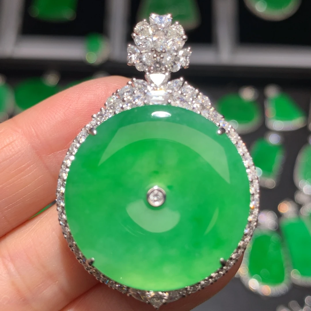 翡翠颈饰18K金镶嵌翡翠