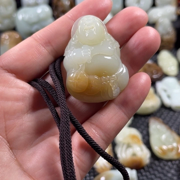 ****间和田玉（糖玉）未镶嵌颈饰