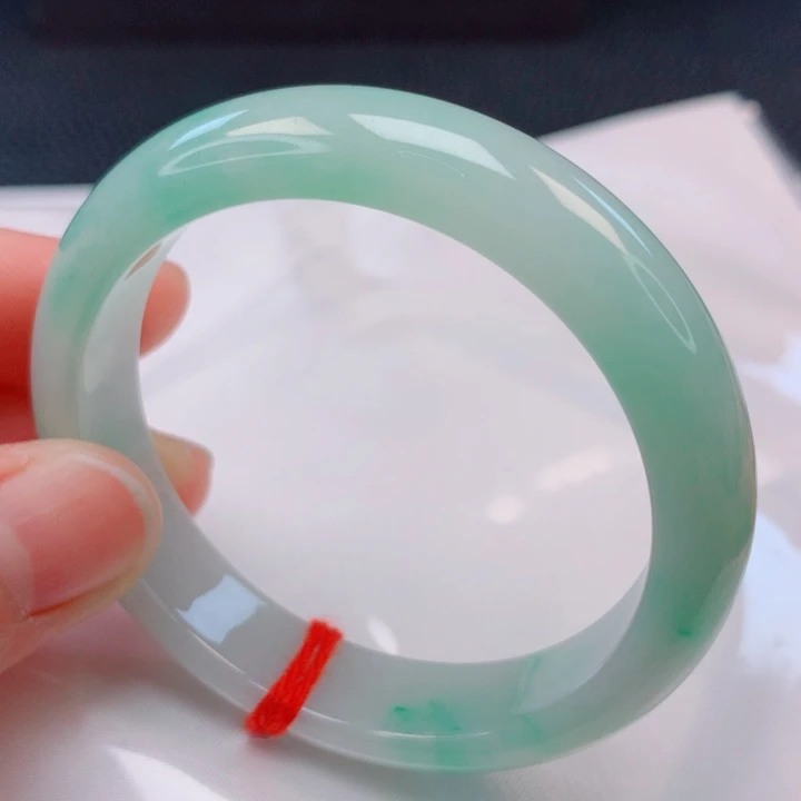 翡翠手镯未镶嵌51圈口