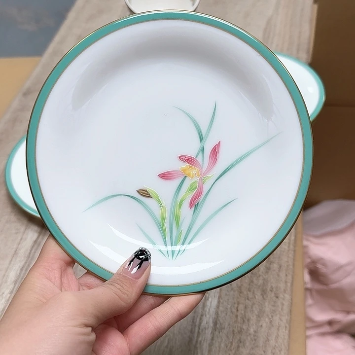 瓷片噗哈哈哈哈哈哈哈哈哈我笑得想