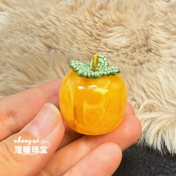 13.76g（29×24.2mm）焦皮料橘色妖花蜜蜡墩子柿子