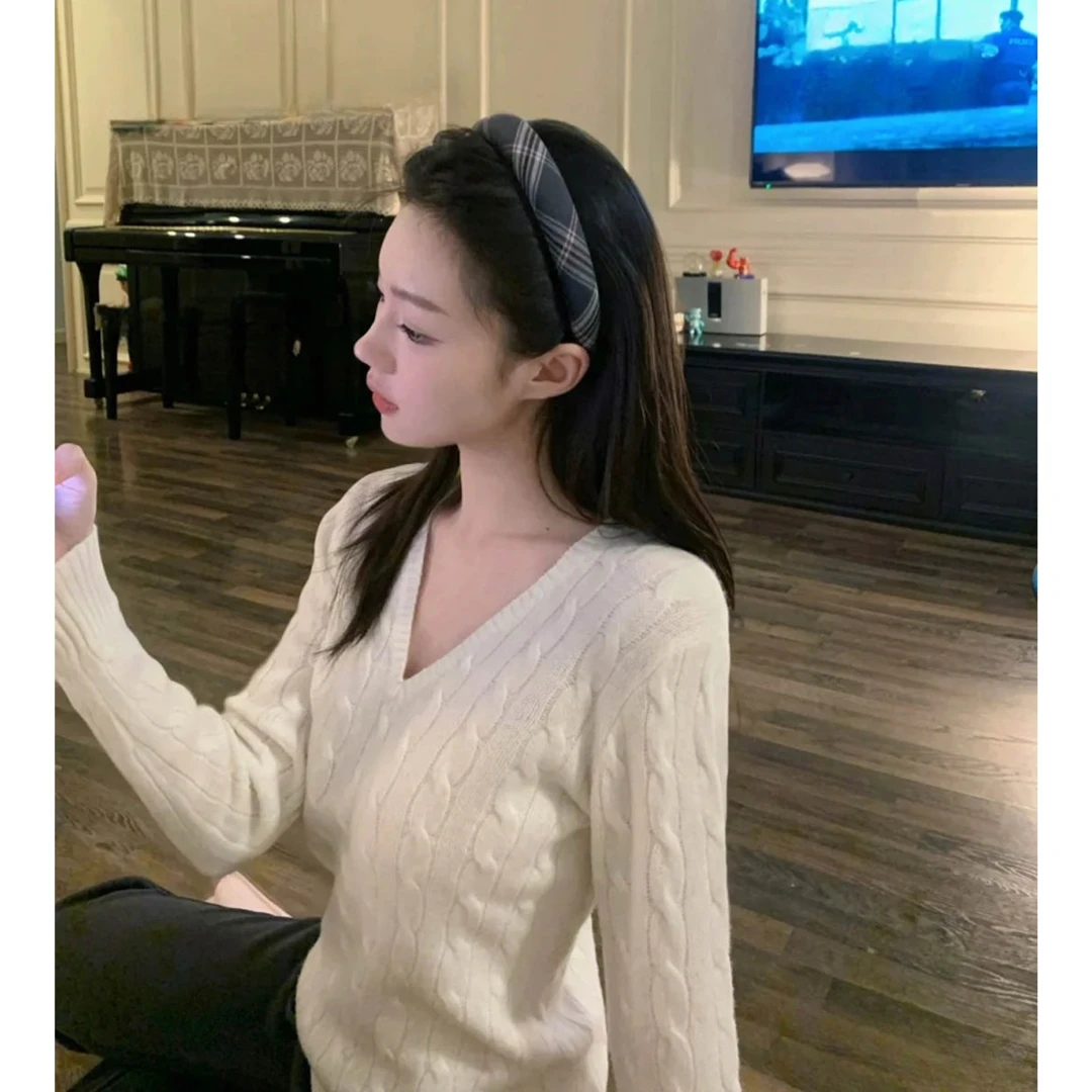 赵露思同款V领麻花绞花长袖小马刺绣针织修身基础套头百搭毛衣8.0