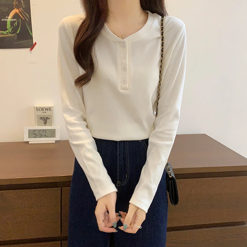 磨毛别致设计感白色长袖t恤女内搭V领针织打底衫2025秋冬新款上衣