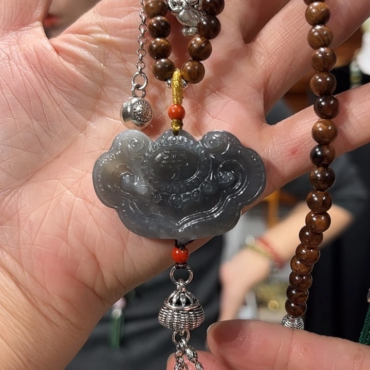 吊坠(赠链)未镶嵌和田玉（碧玉）