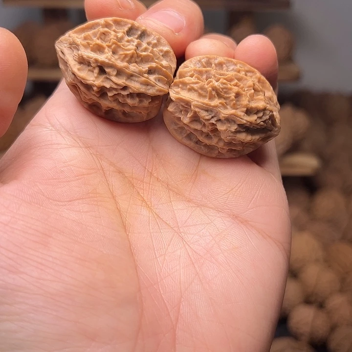 文玩核桃吊坠霸王花