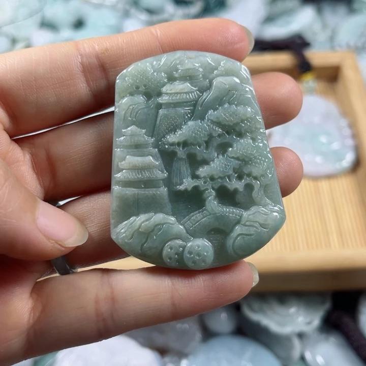 翡翠挂件未镶嵌翡翠