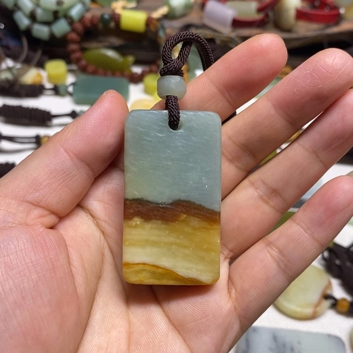 小***草蛇纹石玉未镶嵌挂件