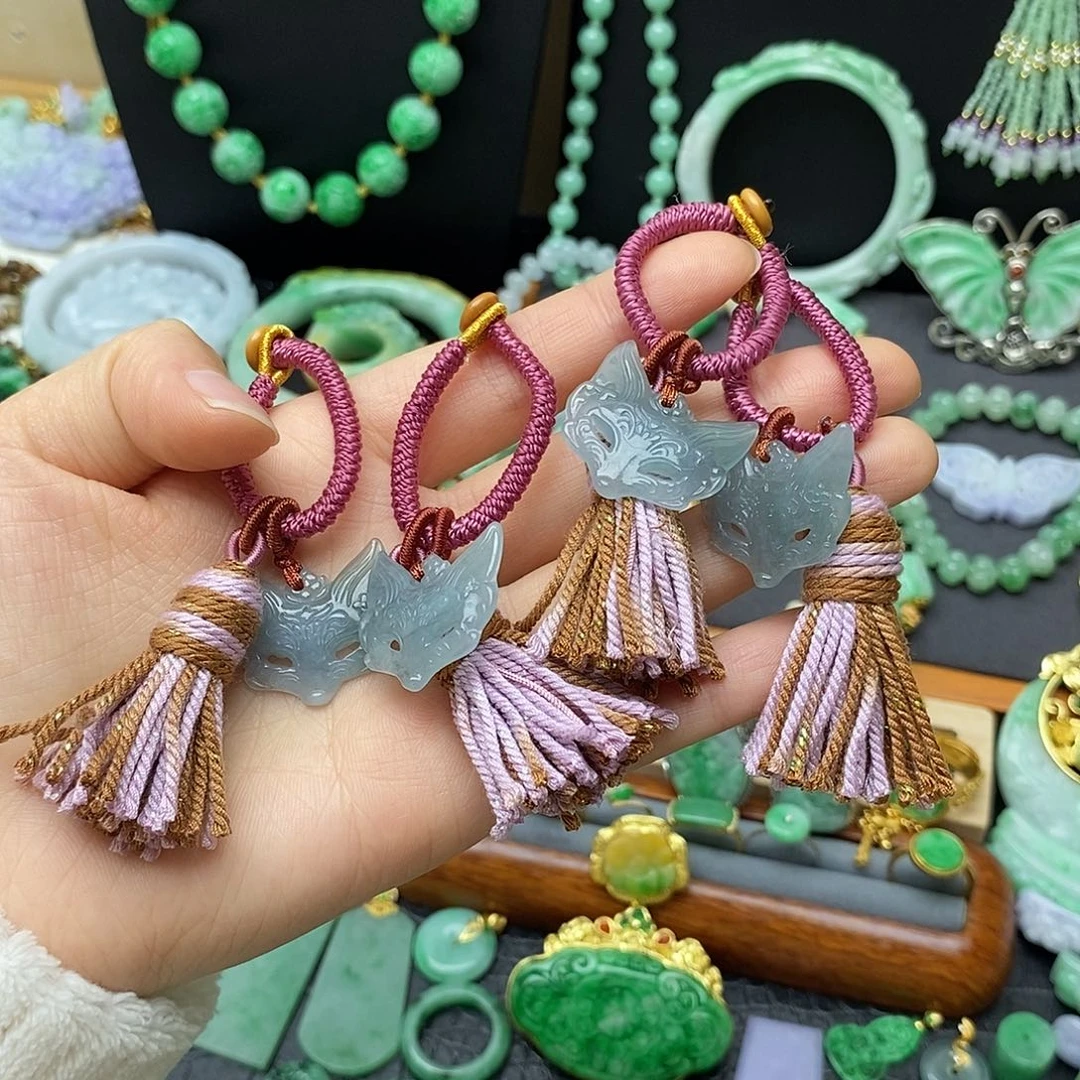 翡翠未镶嵌颈饰翡翠挂件多样性发其一