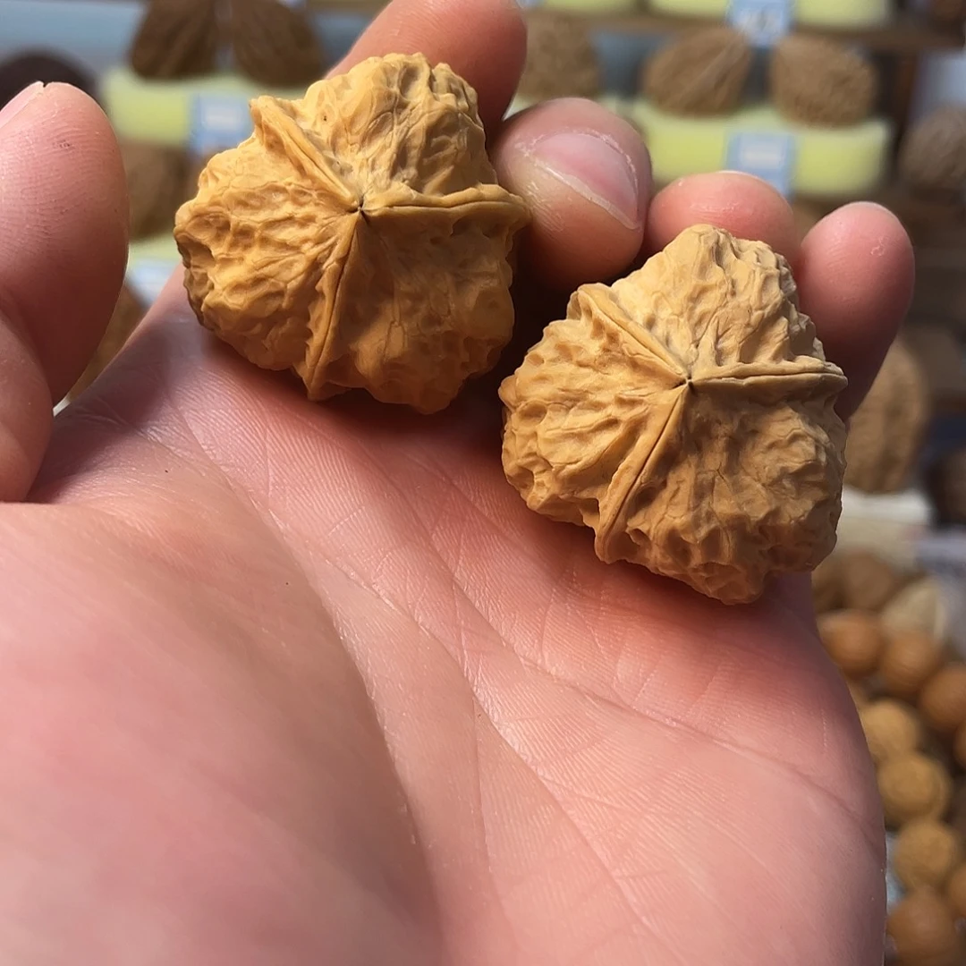 文玩核桃把件铁核桃三棱4