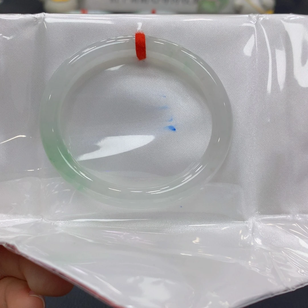 翡翠手镯未镶嵌翡翠