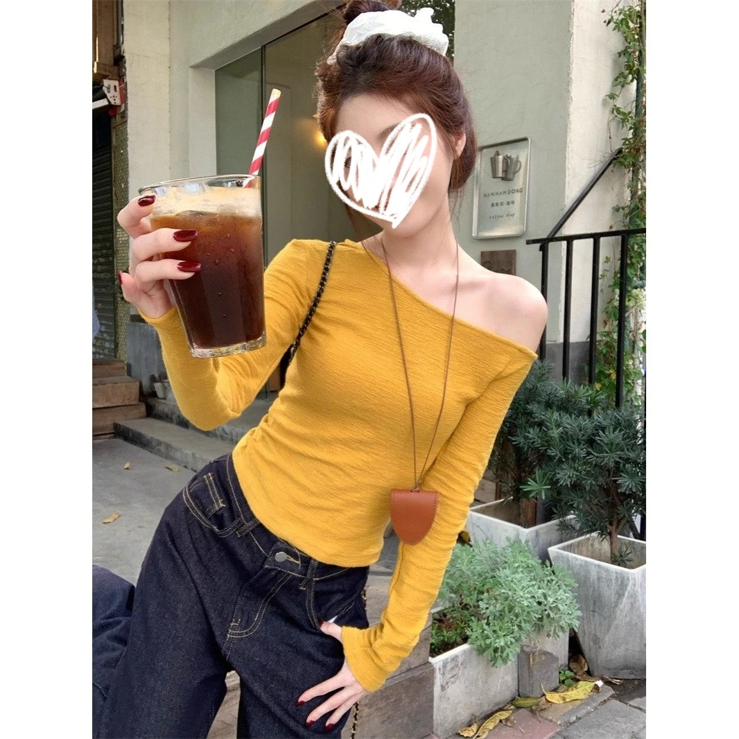 斜领露肩长袖T恤女2025秋季不规则修身内搭辣妹显瘦收腰打底上衣