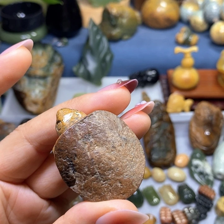 岫岩河磨玉(透闪石质玉)未镶嵌挂件