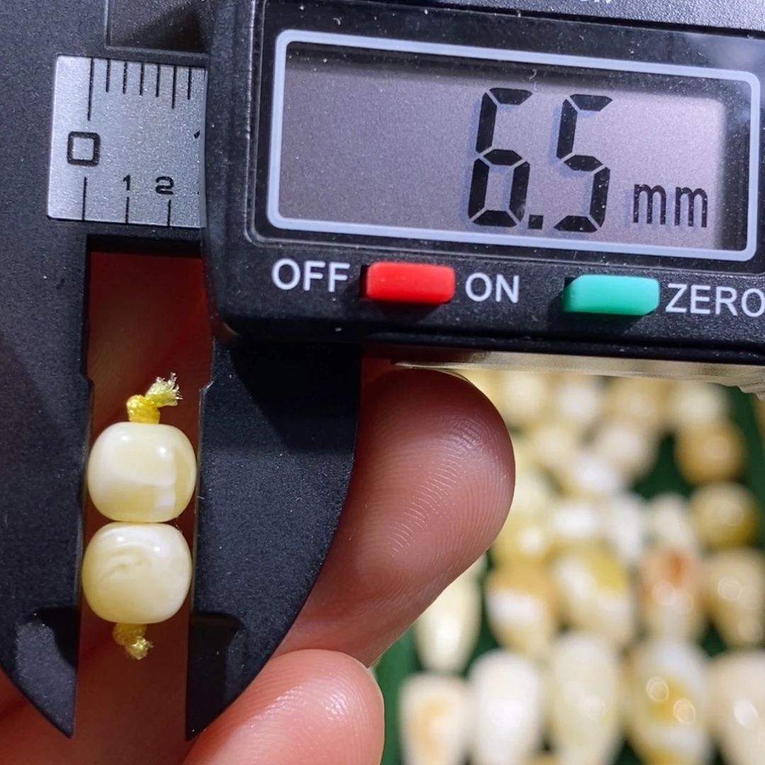 蜜蜡未镶嵌裸石配饰