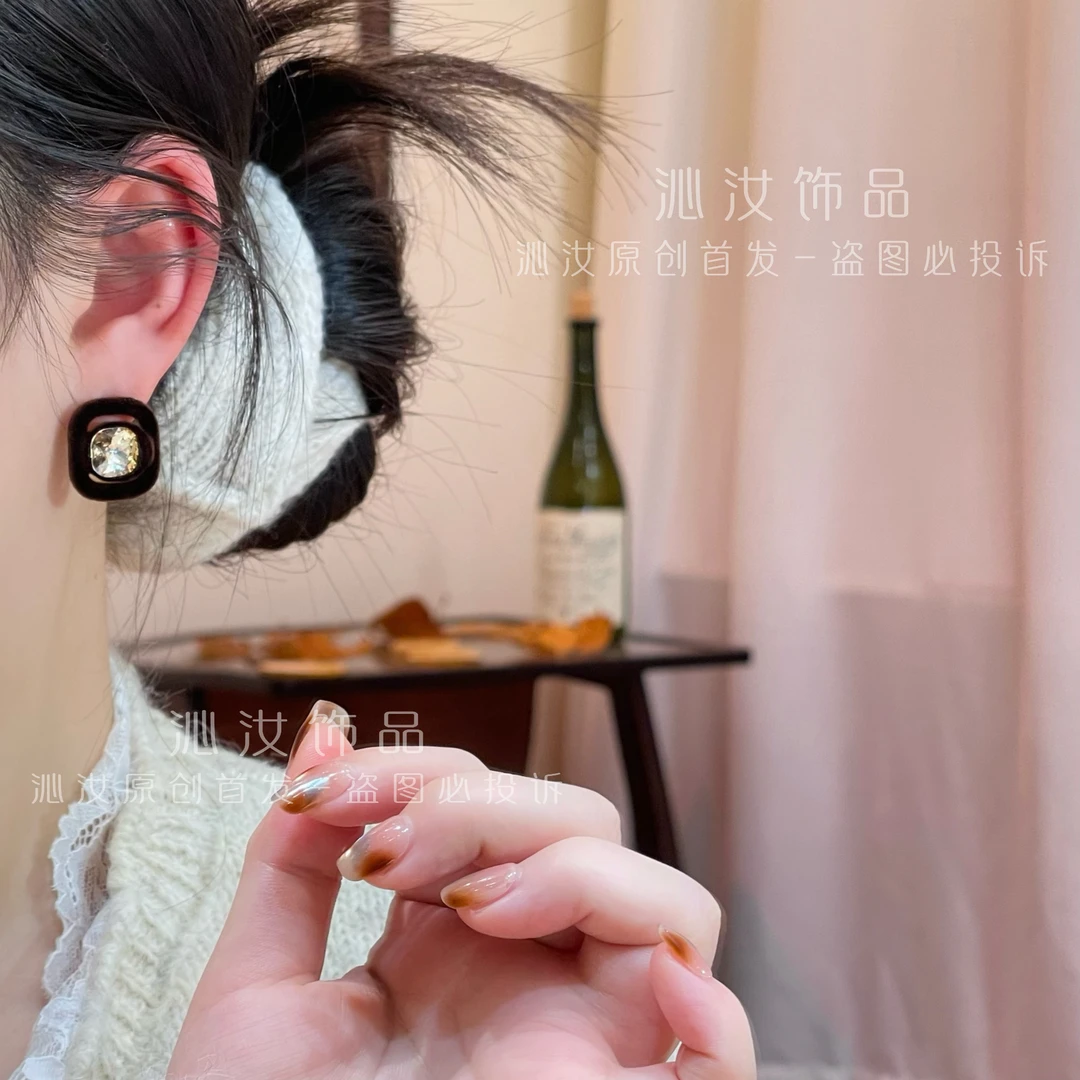 【沁汝饰品】FQ898几何方形锆石耳钉时尚轻奢百搭高