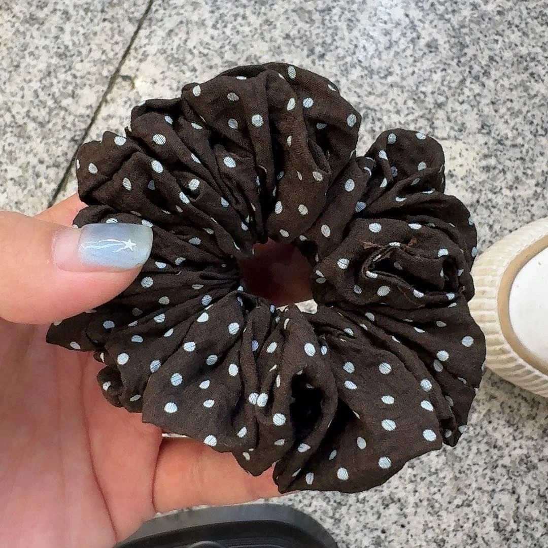无非金属咖色拼蓝色高马尾