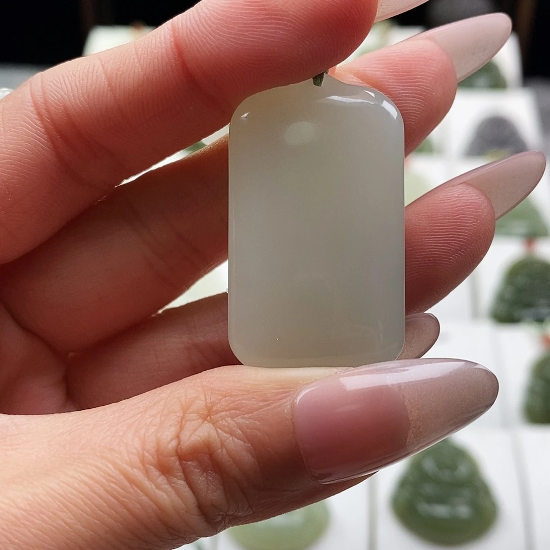 和田玉颈饰未镶嵌胖*象