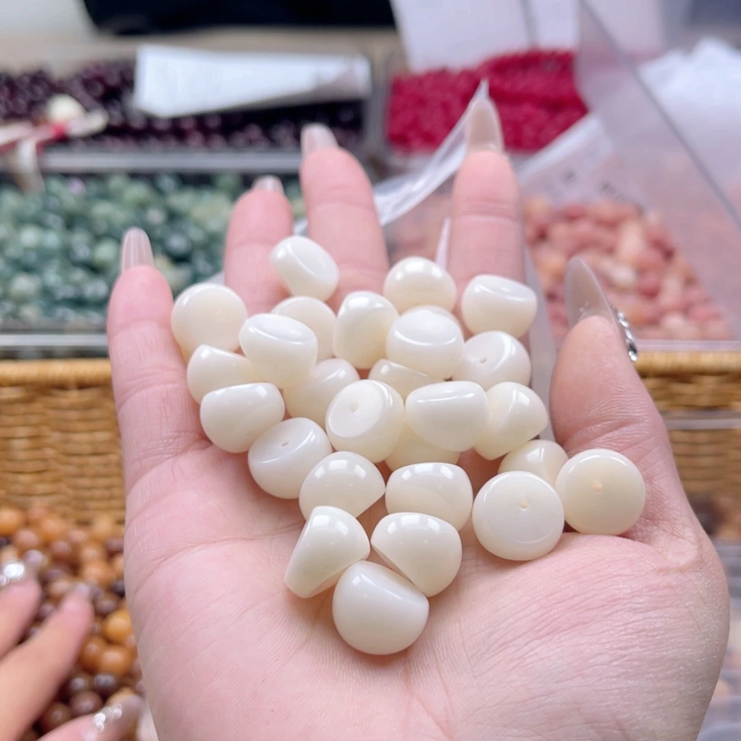 白玉菩提吊坠c14.75mm50颗。白玉