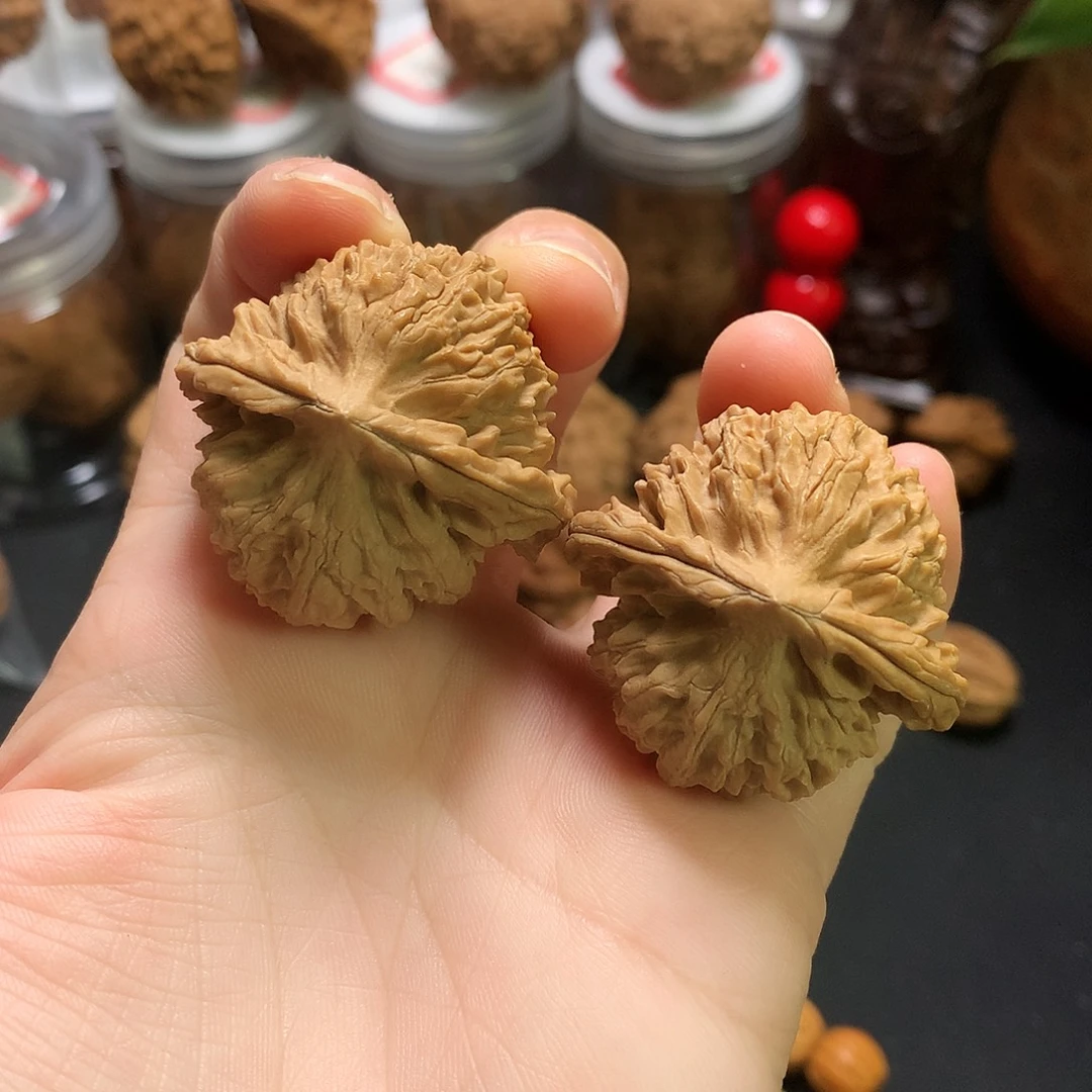 文玩核桃把件桃心皇冠38