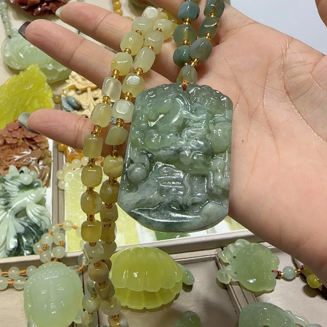 未镶嵌蛇纹石玉吊坠