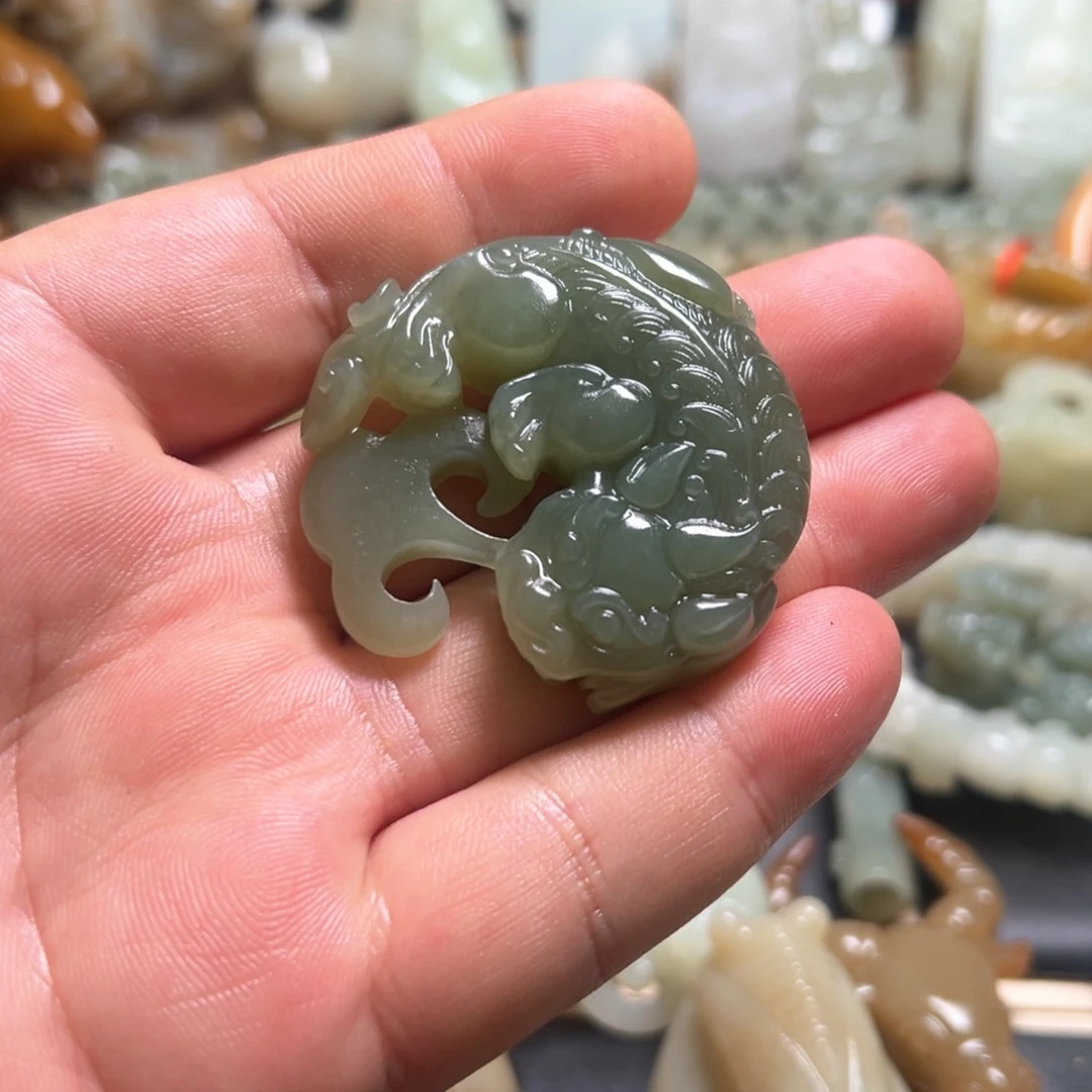 和田玉未镶嵌颈饰往****就