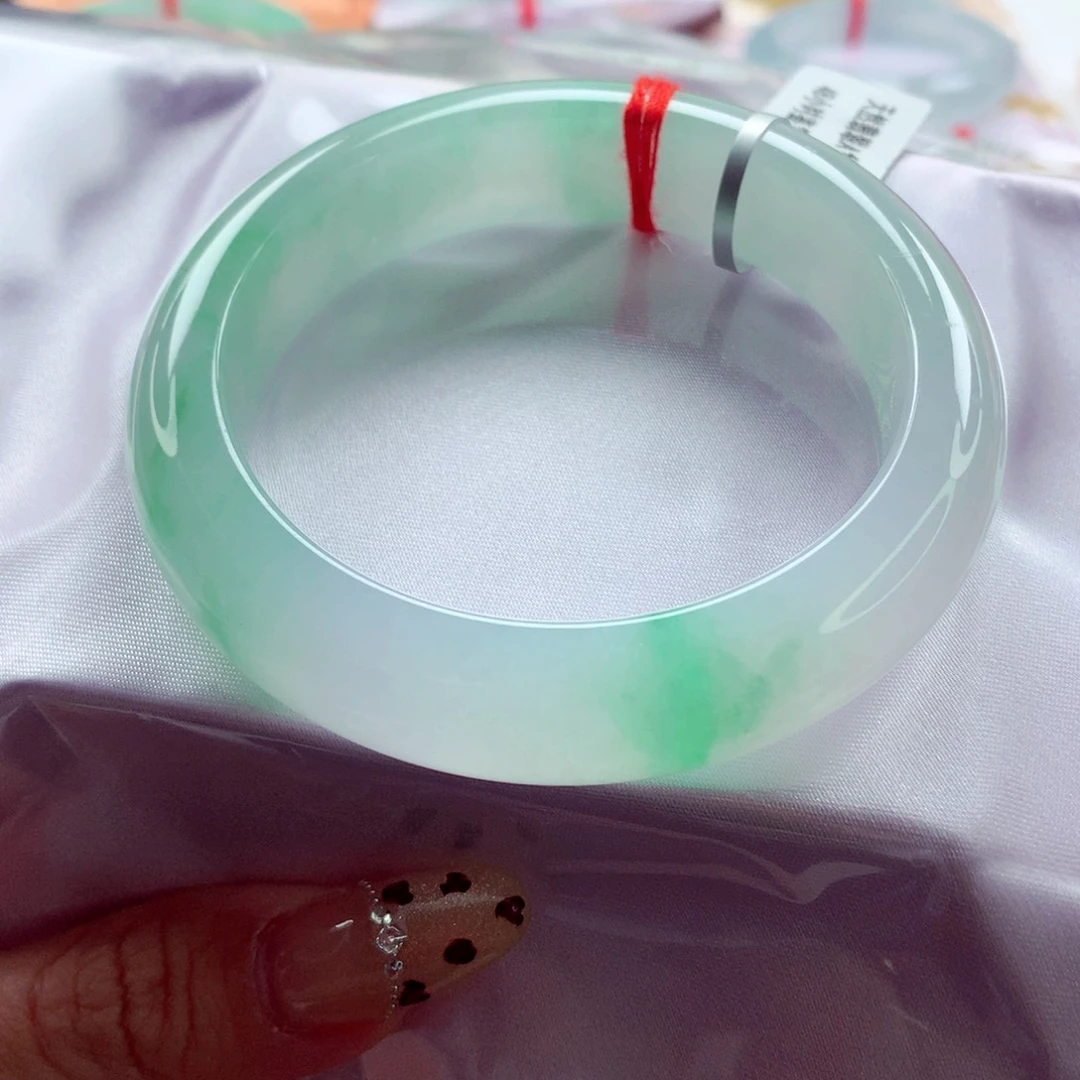 翡翠未镶嵌手镯55 漏价宽边白底青种色兼备 灵