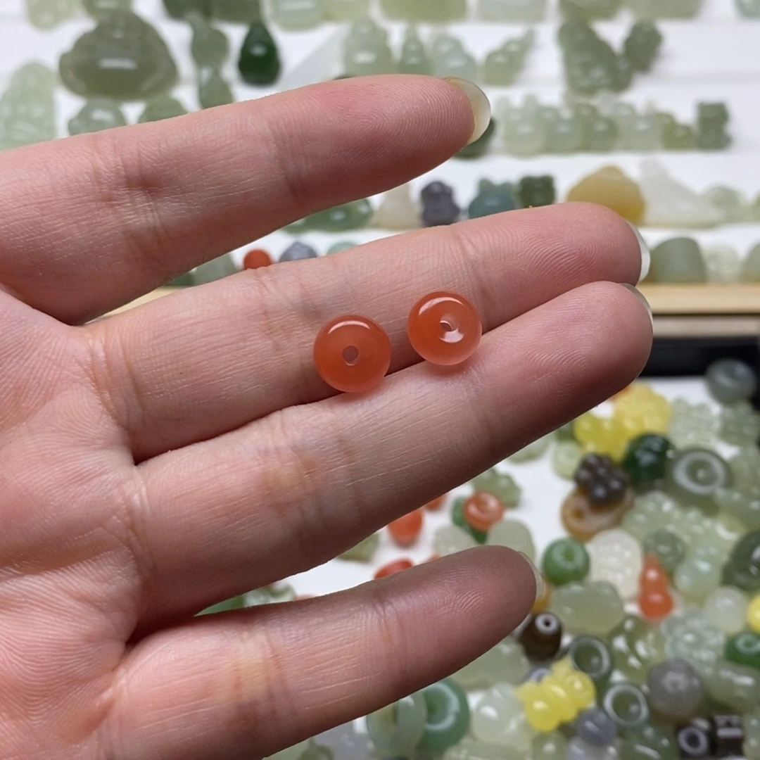 南红玛瑙未镶嵌颈饰不**黛