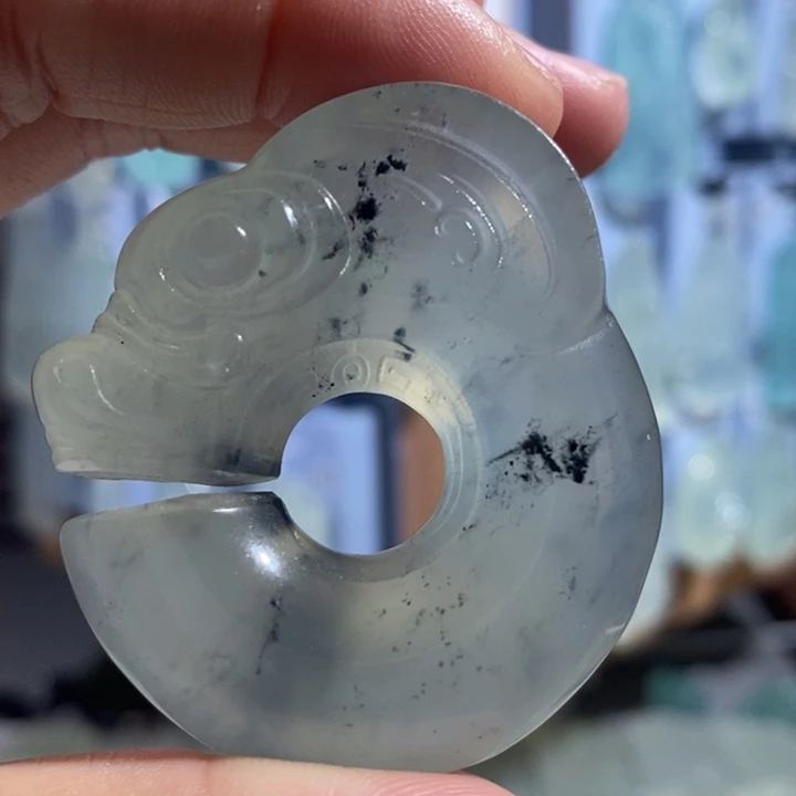 岫玉未镶嵌颈饰吊坠