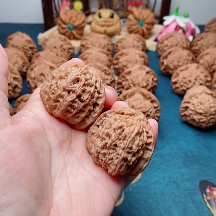 文玩核桃把件三角白38微瑕