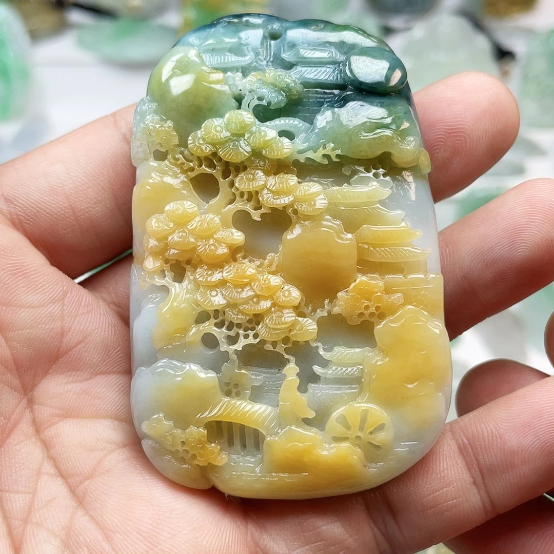 翡翠颈饰未镶嵌山水