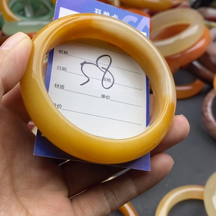 未镶嵌手镯石英质玉