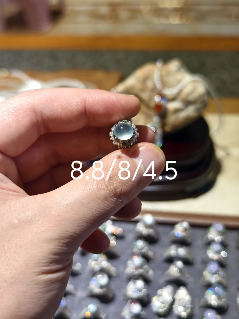 冰种翡翠天空蓝起光老坑精品轻奢戒面戒指蛋面高冰饱满浅蓝干净