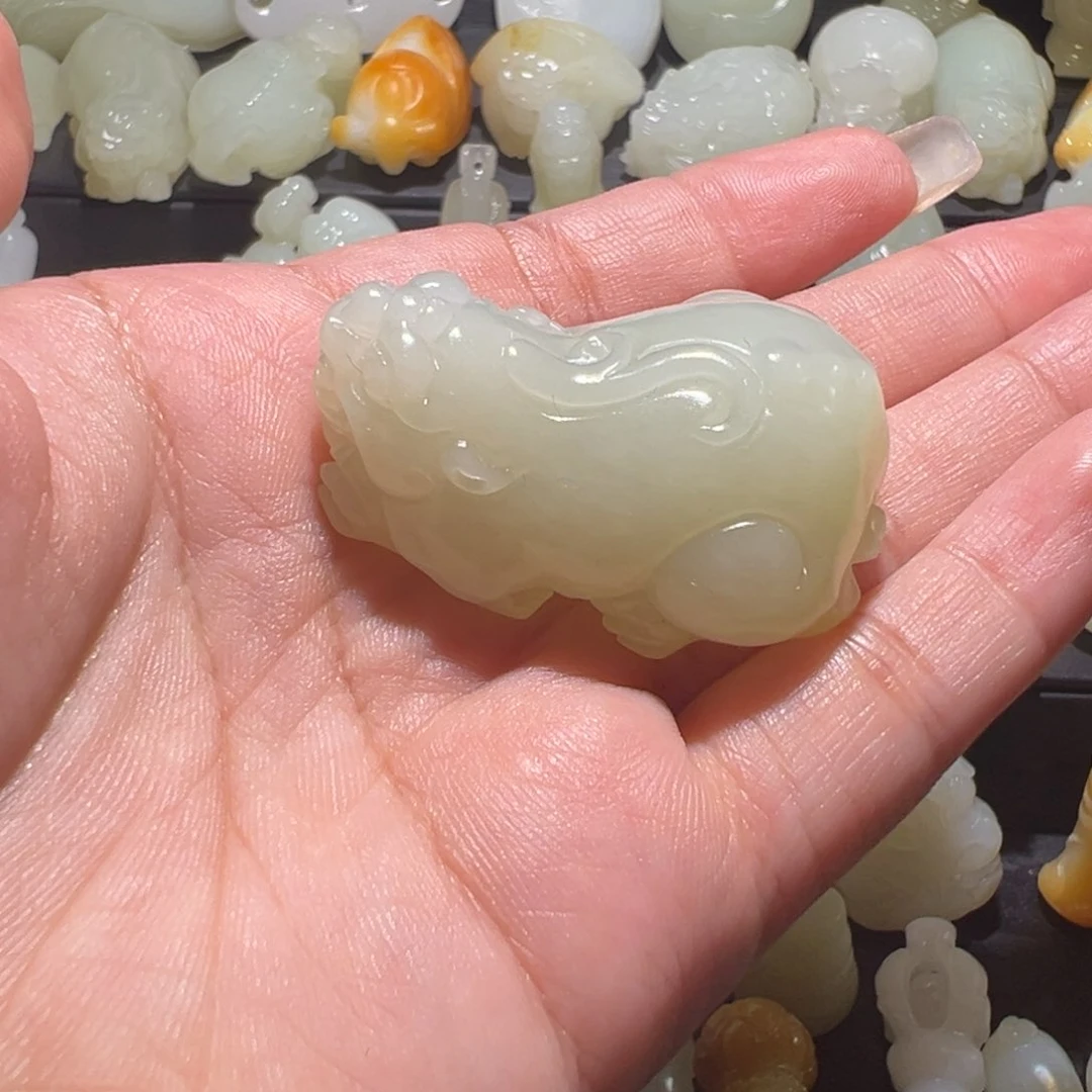 颈饰未镶嵌和田玉四**?