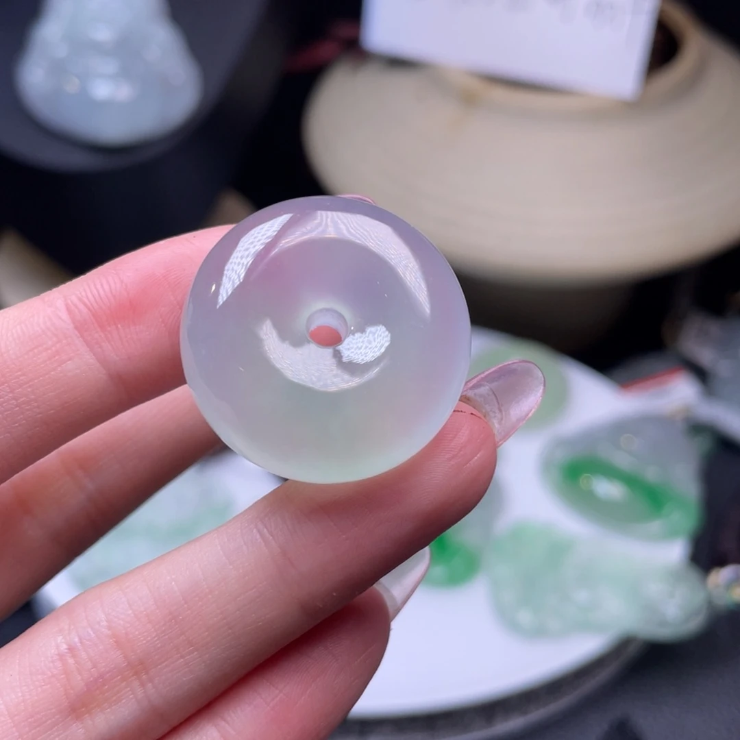 颈饰未镶嵌翡翠小**手吊坠