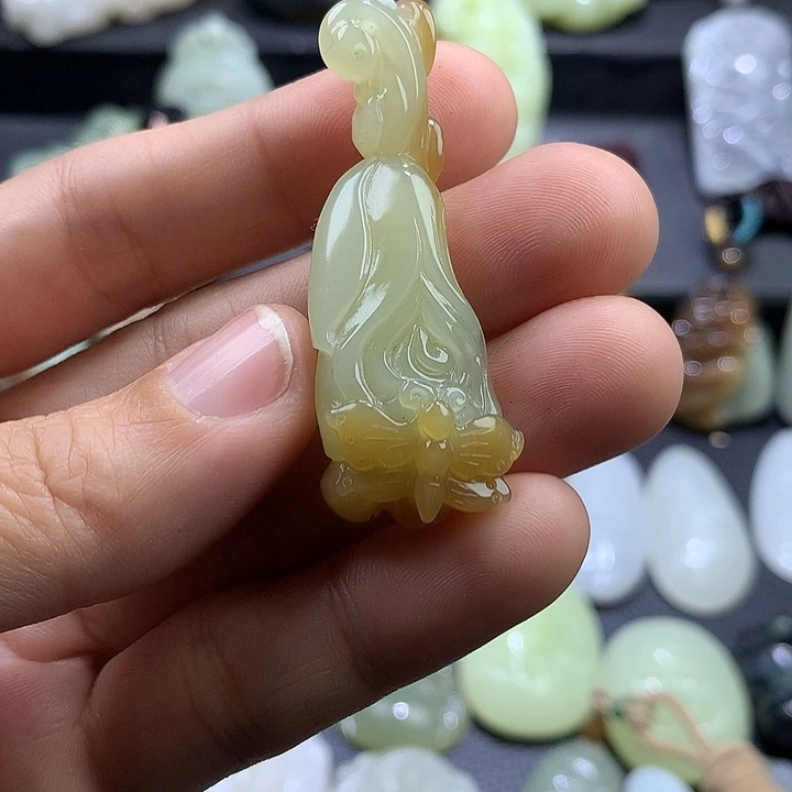 和田玉未镶嵌颈饰
