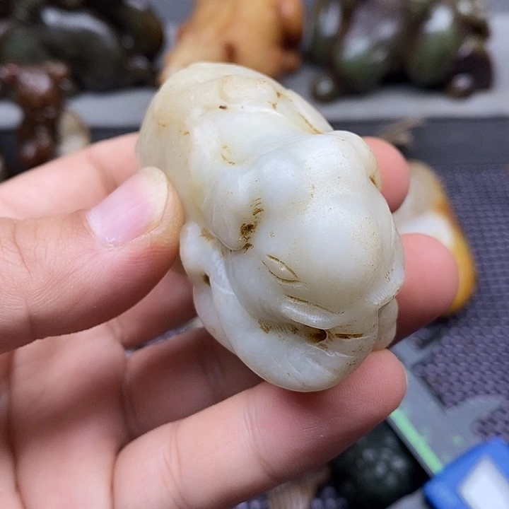 未镶嵌蛇纹石玉颈饰