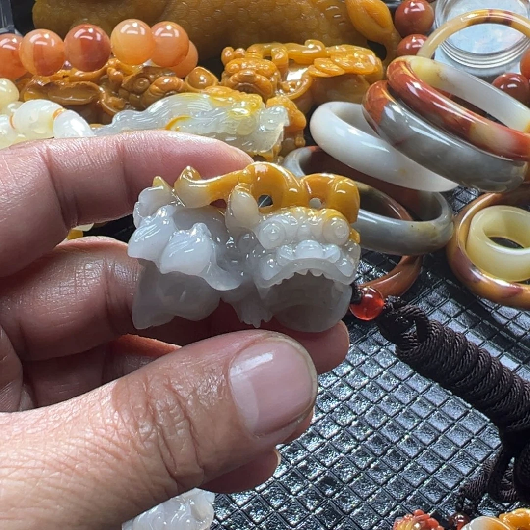 石英质玉未镶嵌颈饰