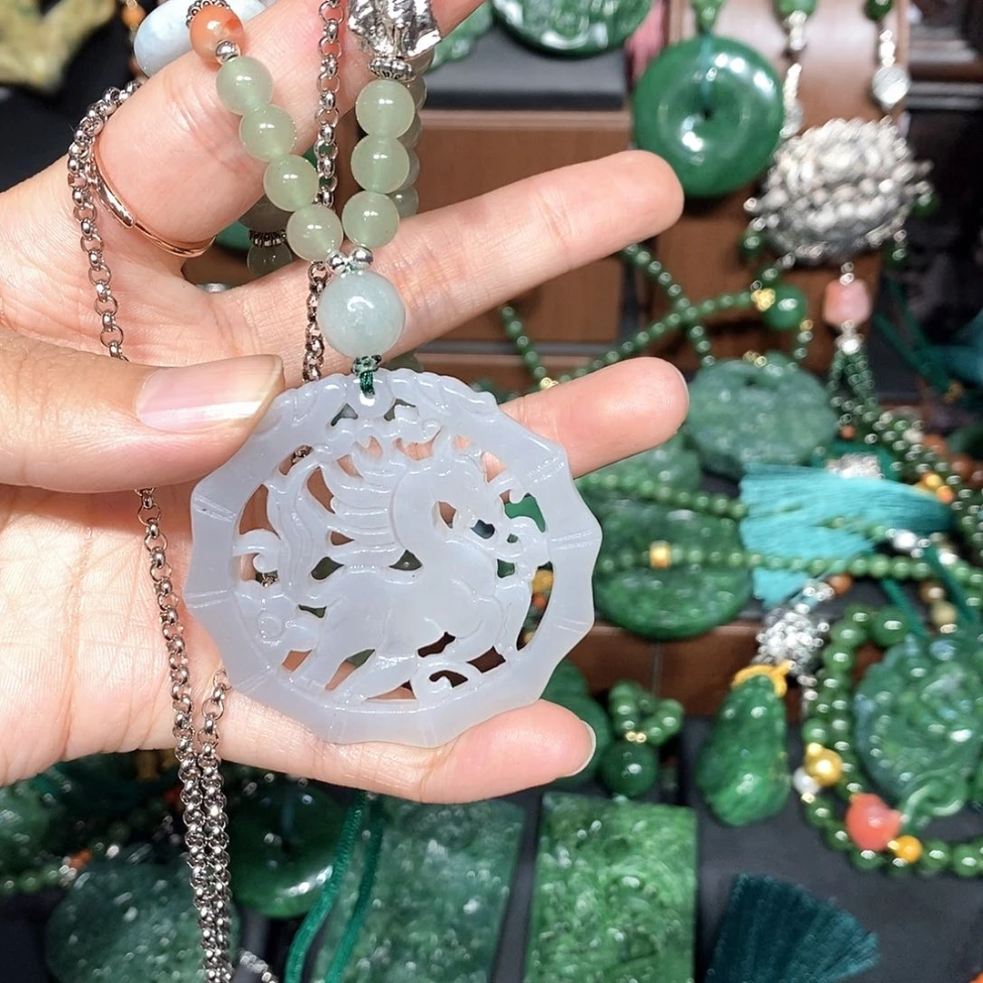 颈饰未镶嵌和田玉（碧玉）