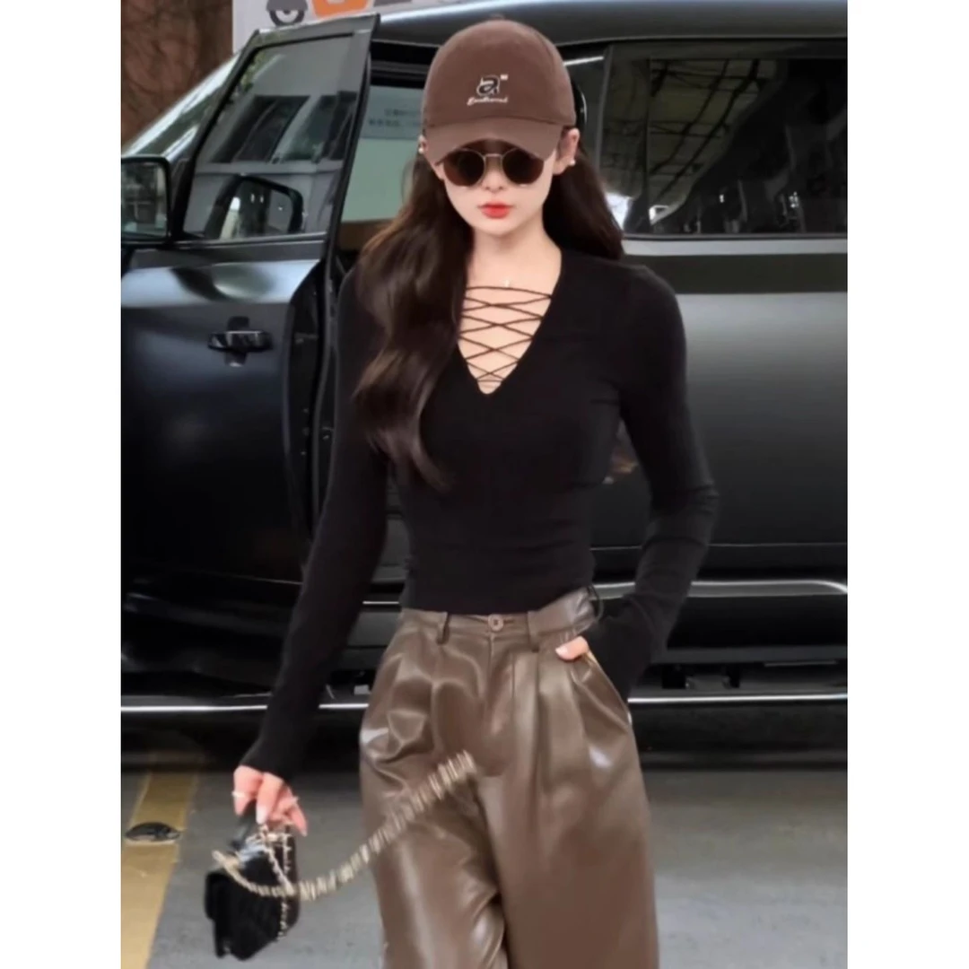 YIDENG2025年春季新款显瘦黑色V领打底衫女纯欲性感内搭长袖T恤上