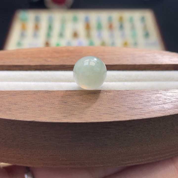 散珠翡翠冰飘绿花圆珠卡10.2有纹漏不扣手