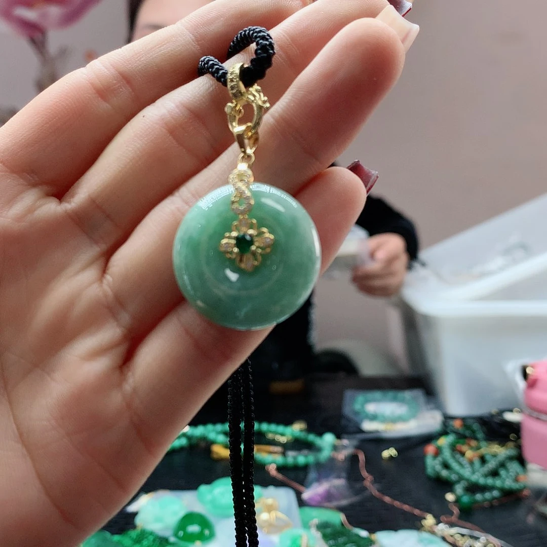 【闪购商品】翡翠吊坠(赠链)未镶嵌