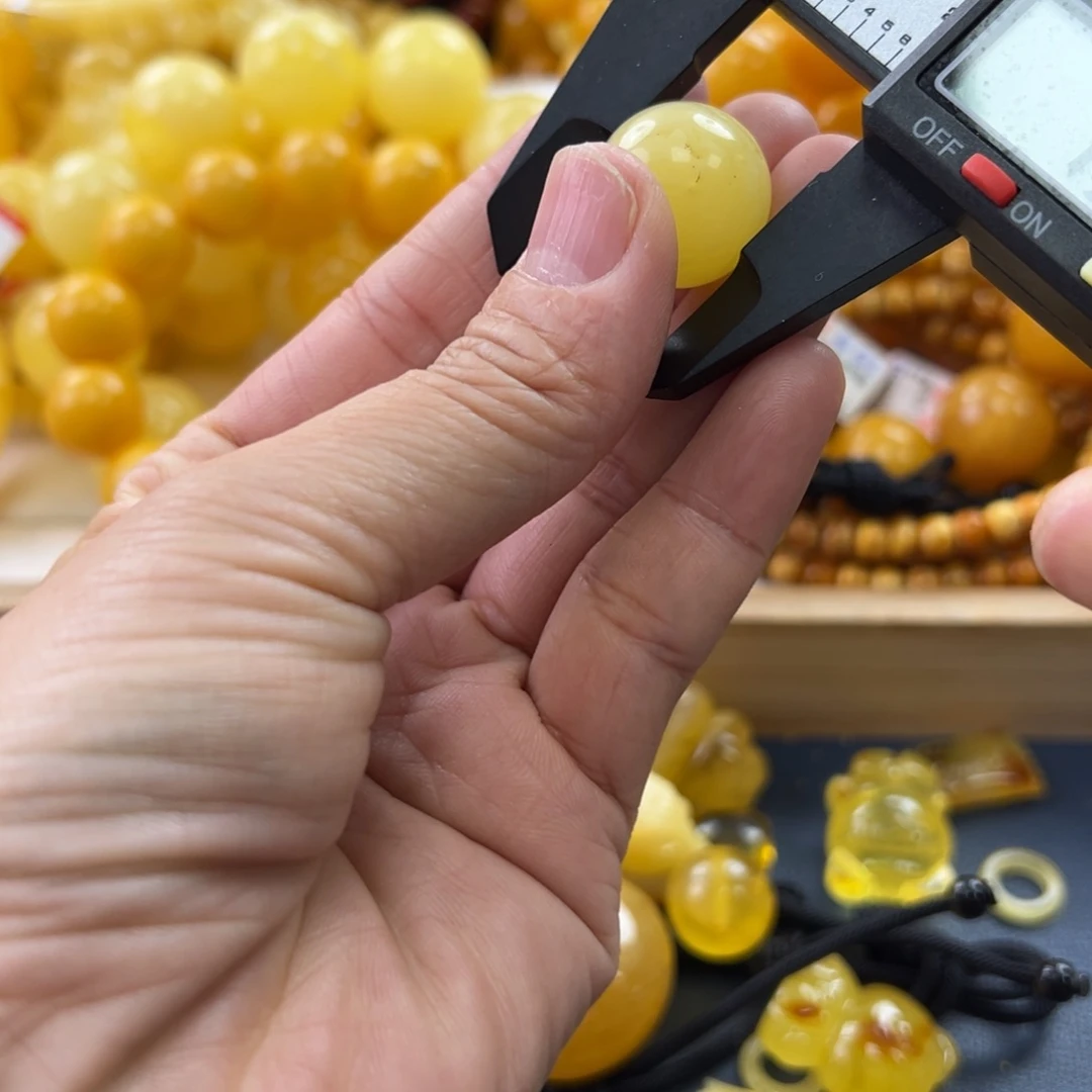 未镶嵌琥珀珠宝奇石